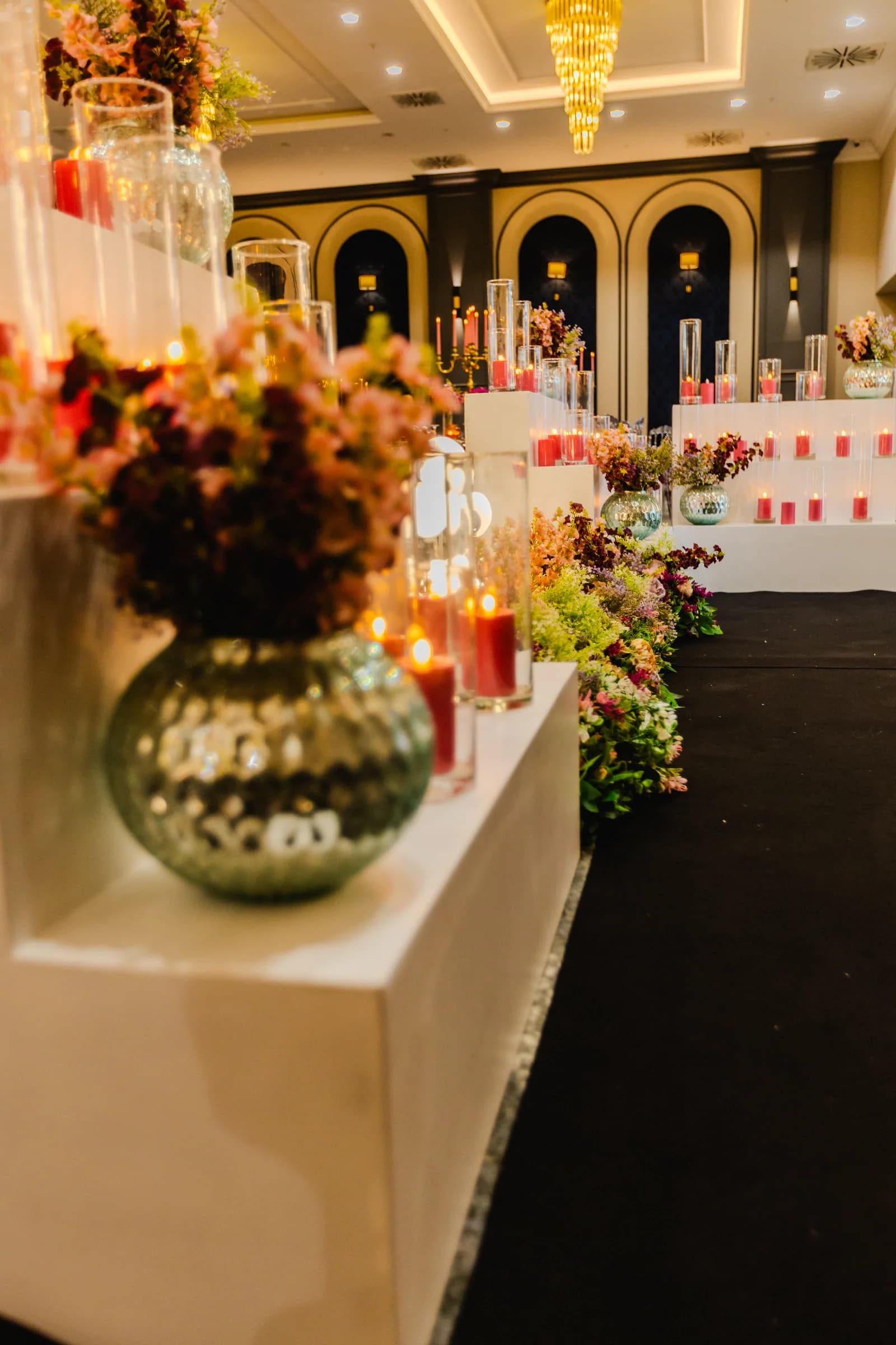 Winterhochzeit-Ideen: Leitfaden für Saaldeko, Farben und Licht